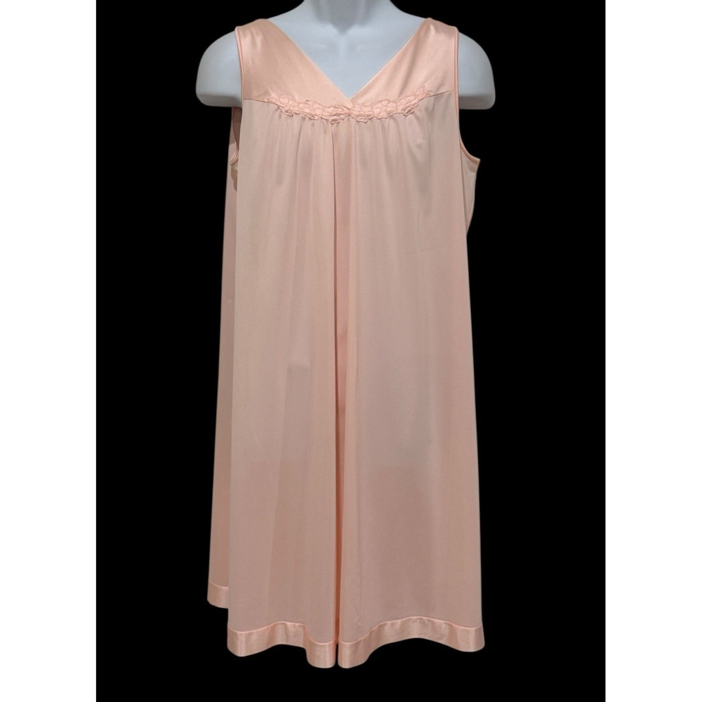 Vintage 1970s Vanity Fair Pink Nylon M Nightgown Romantic Cottagecore